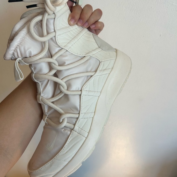 Nike Women's Cream Winter Boots - Picture 3 of 6
